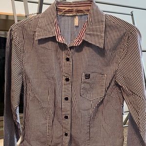 New without tags. Cinch Button Down. Small.